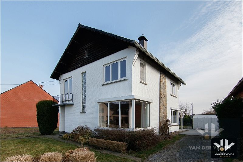 Multifunctioneel eigendom met 2 wooneenheden op een riant perceel van 21 aren 83 centiaren op een goed bereikbare, rustige locatie in Diepenbeek foto 7