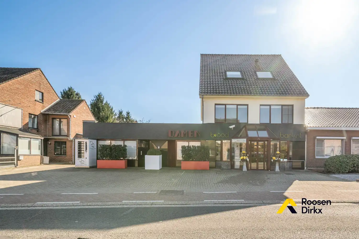 Bakkerij met luxe woonst en studio! foto 2