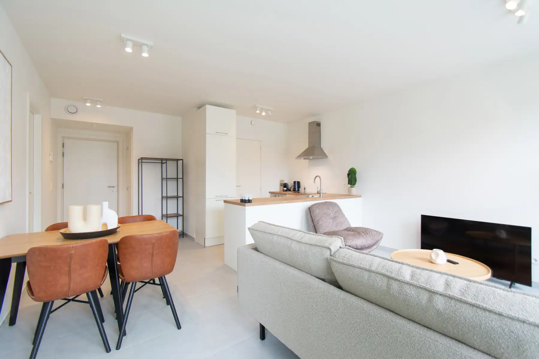 Prachtig gemeubeld 1- kamer appartement met mooi terras foto 4