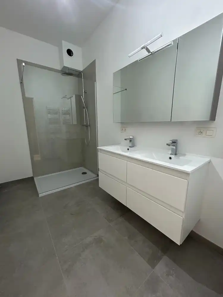 Twee volledig gerenoveerde 2-slaapkamerappartement met terras van 36 m² foto 7