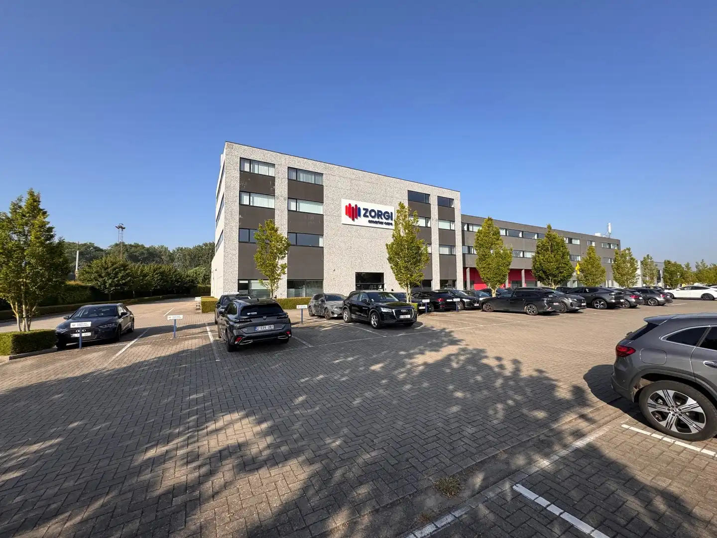 Instapklare kantoorruimte van 450 m² met ruime parking te Oostkamp foto 11