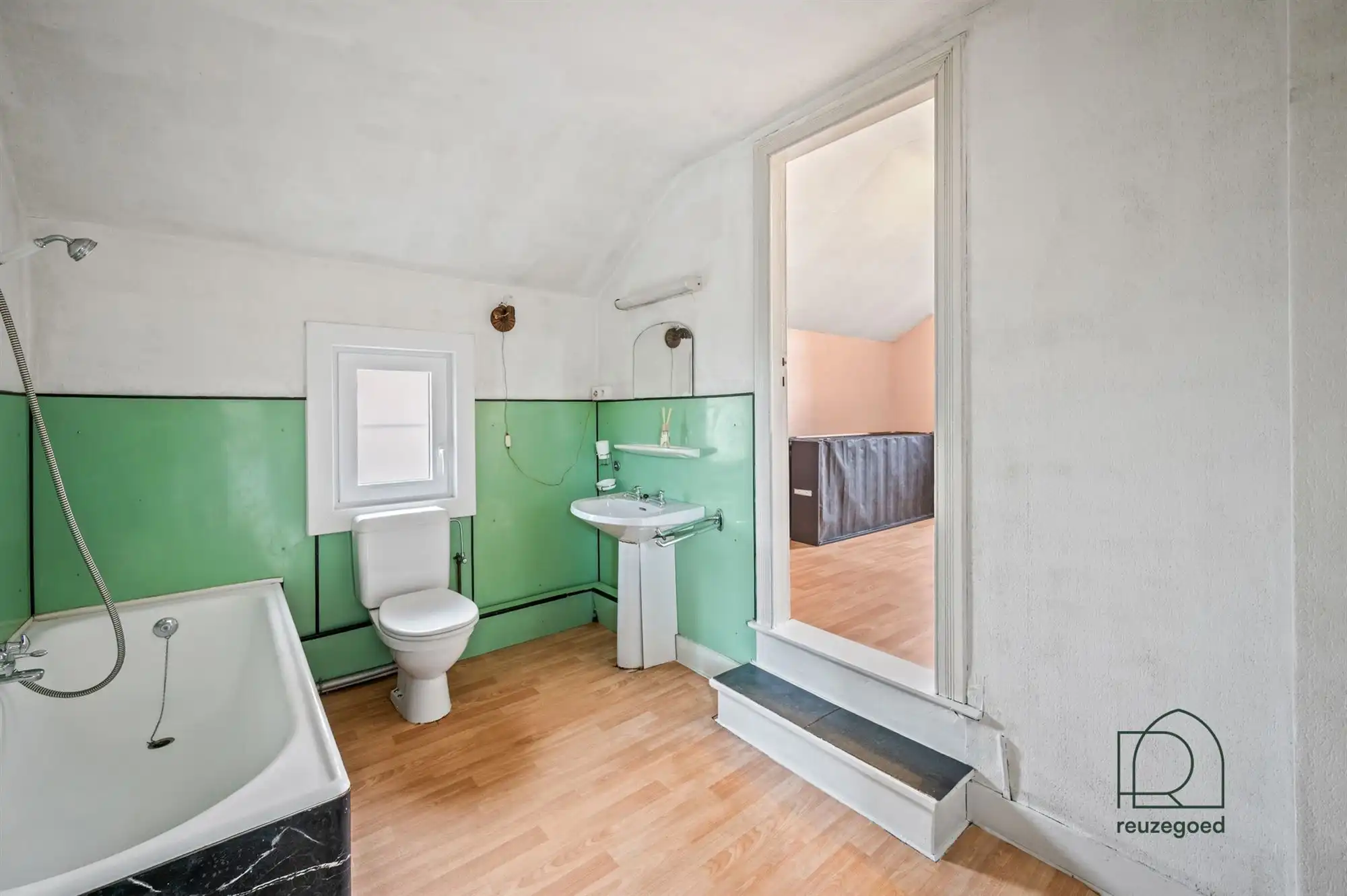 Karaktervolle woning met prachtige renovatiemogelijkheden in hartje Bonheiden foto 15