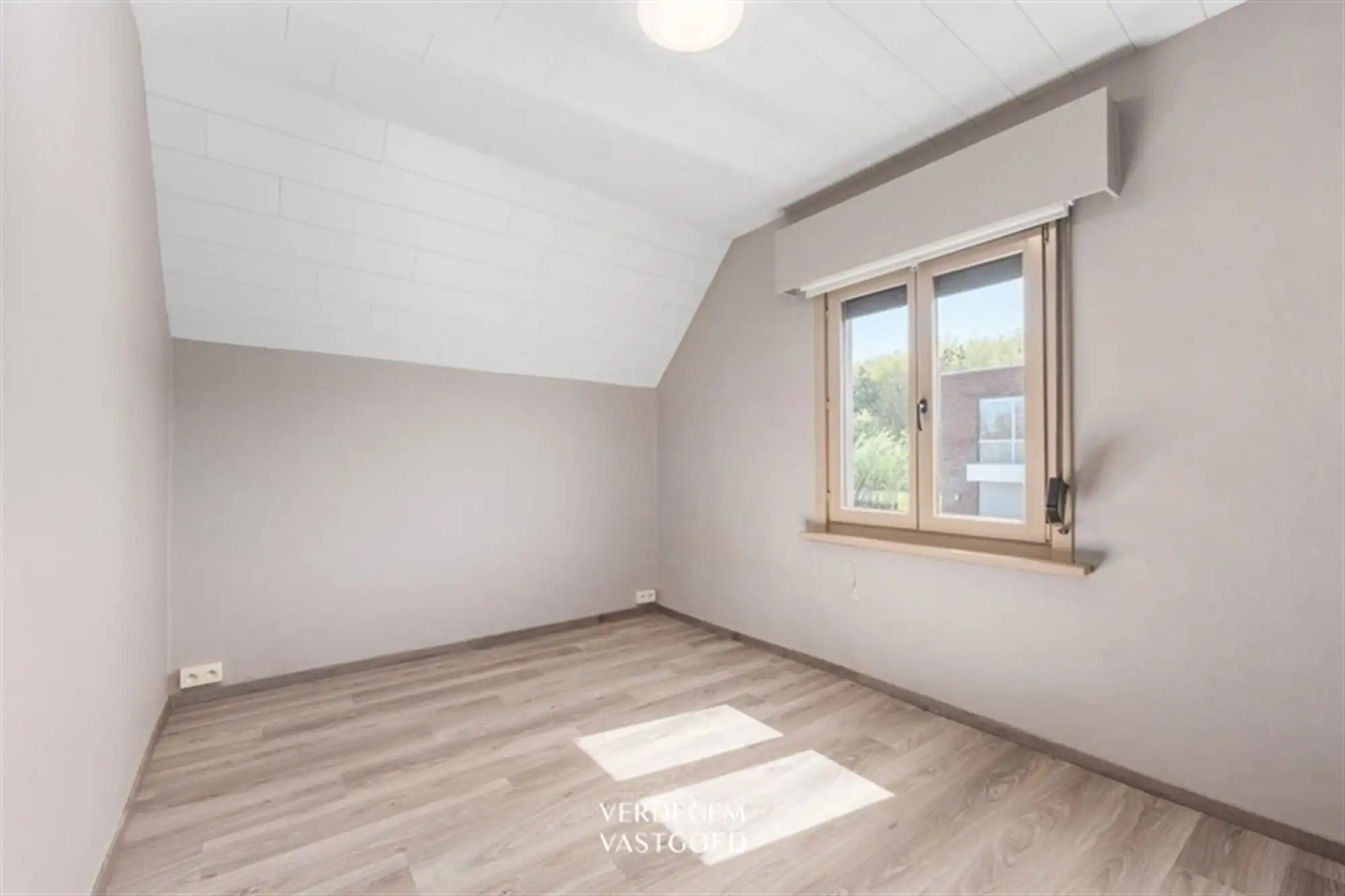 Charmante woning met 2 slaapkamers en fijne tuin met volledige privacy foto 11