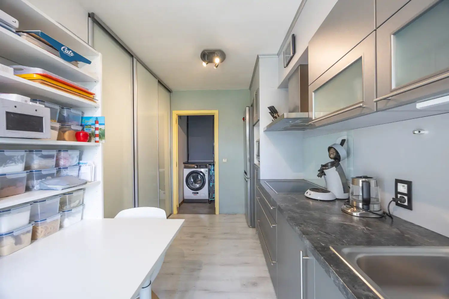 Ruim 3-slaapkamer appartement met garage te koop in Oostende foto 10