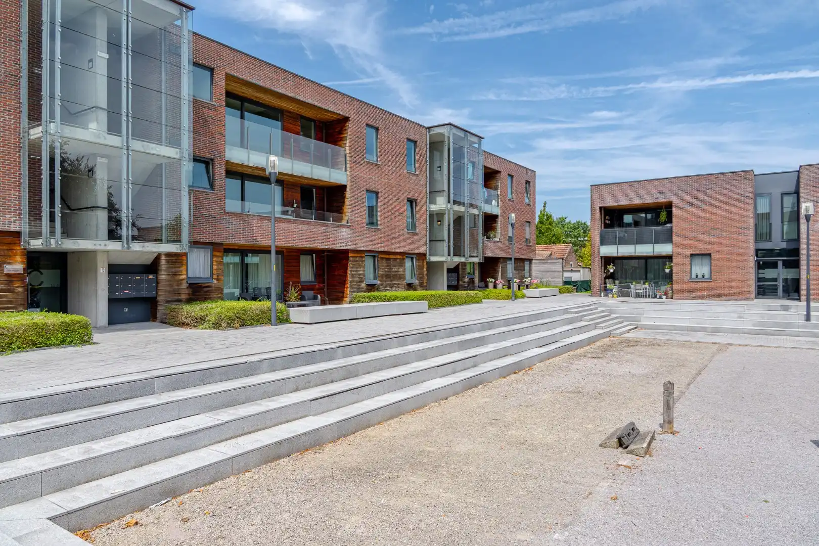 Instapklaar appartement met 2 slaapkamers, garage, berging en zonneterras in Dadizele foto 16