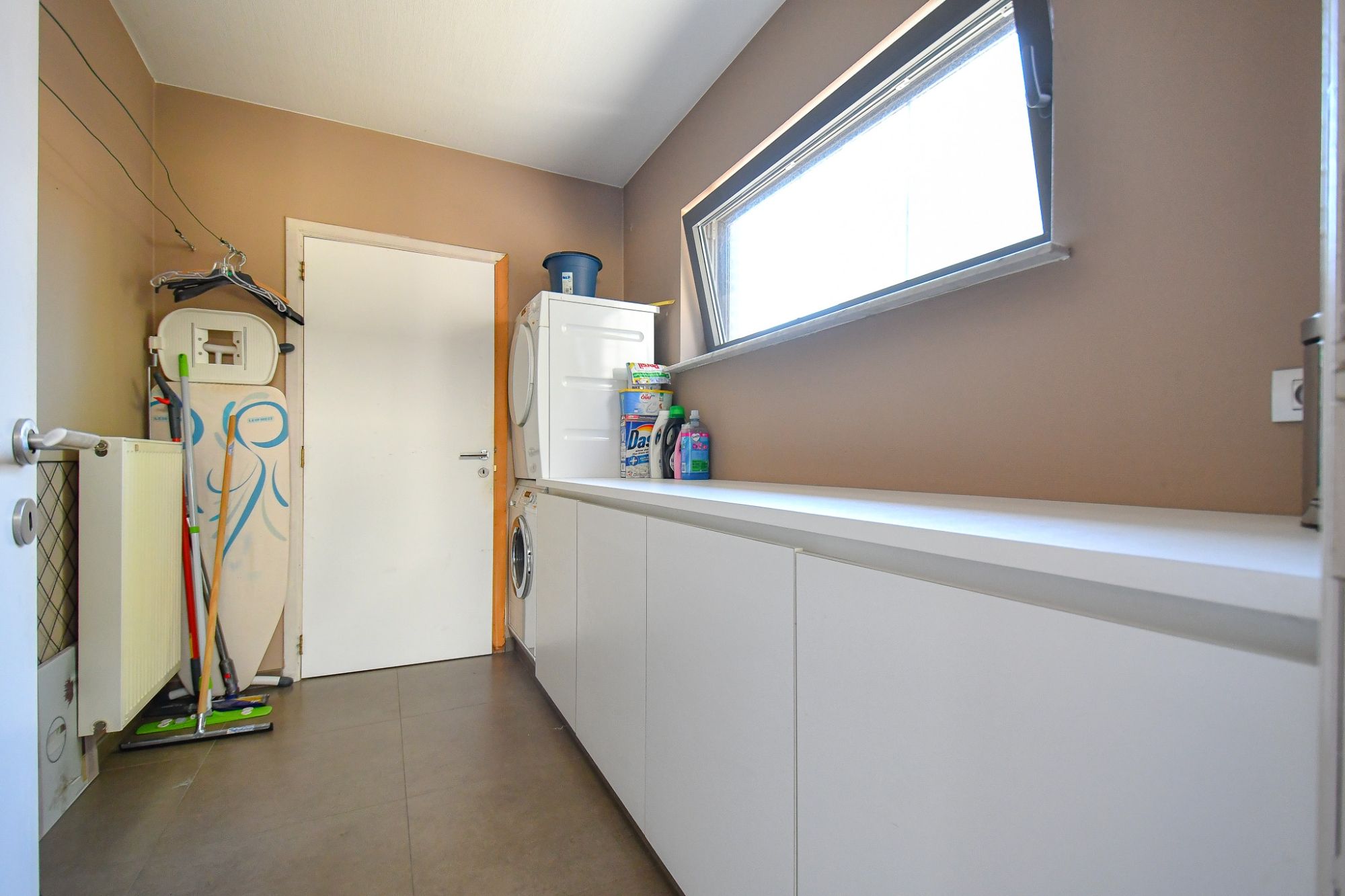 Recent hedendaags ingerichte woning in centrum Knesselare foto 8
