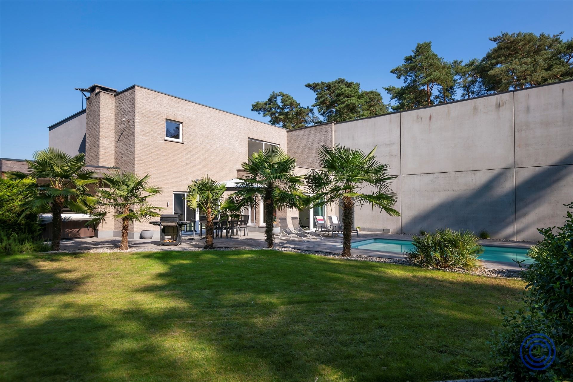 Magazijn ca. 466m² + luxueuze woning ca. 367m²! foto 2