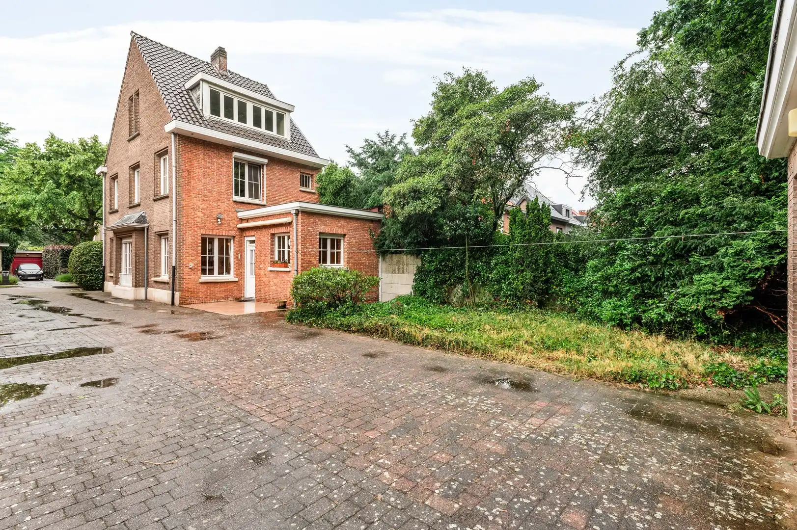 Ruime gezinswoning met 5 slpk en garage foto 18
