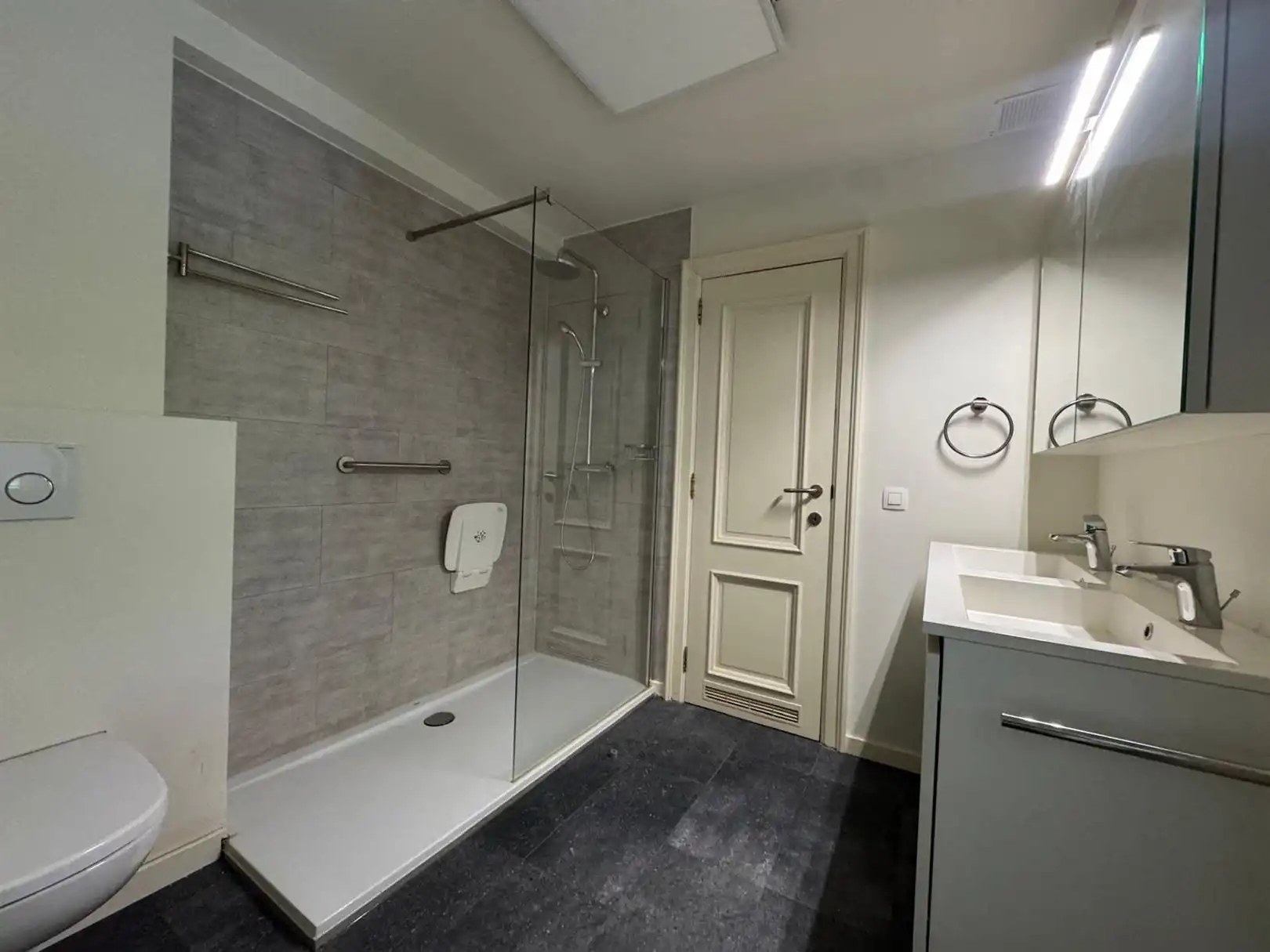 Ruim appartement met uitzicht over de Grote Markt foto 15