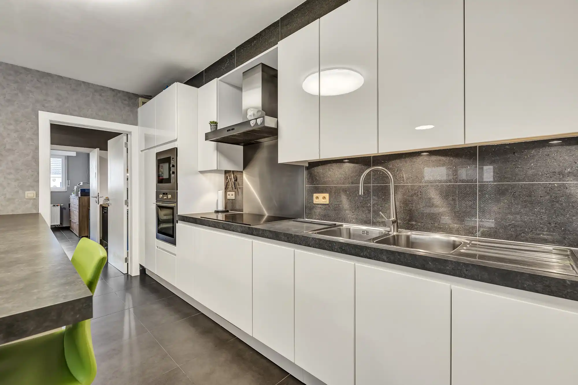 Instapklare, goed onderhouden woning op gunstige locatie foto 19