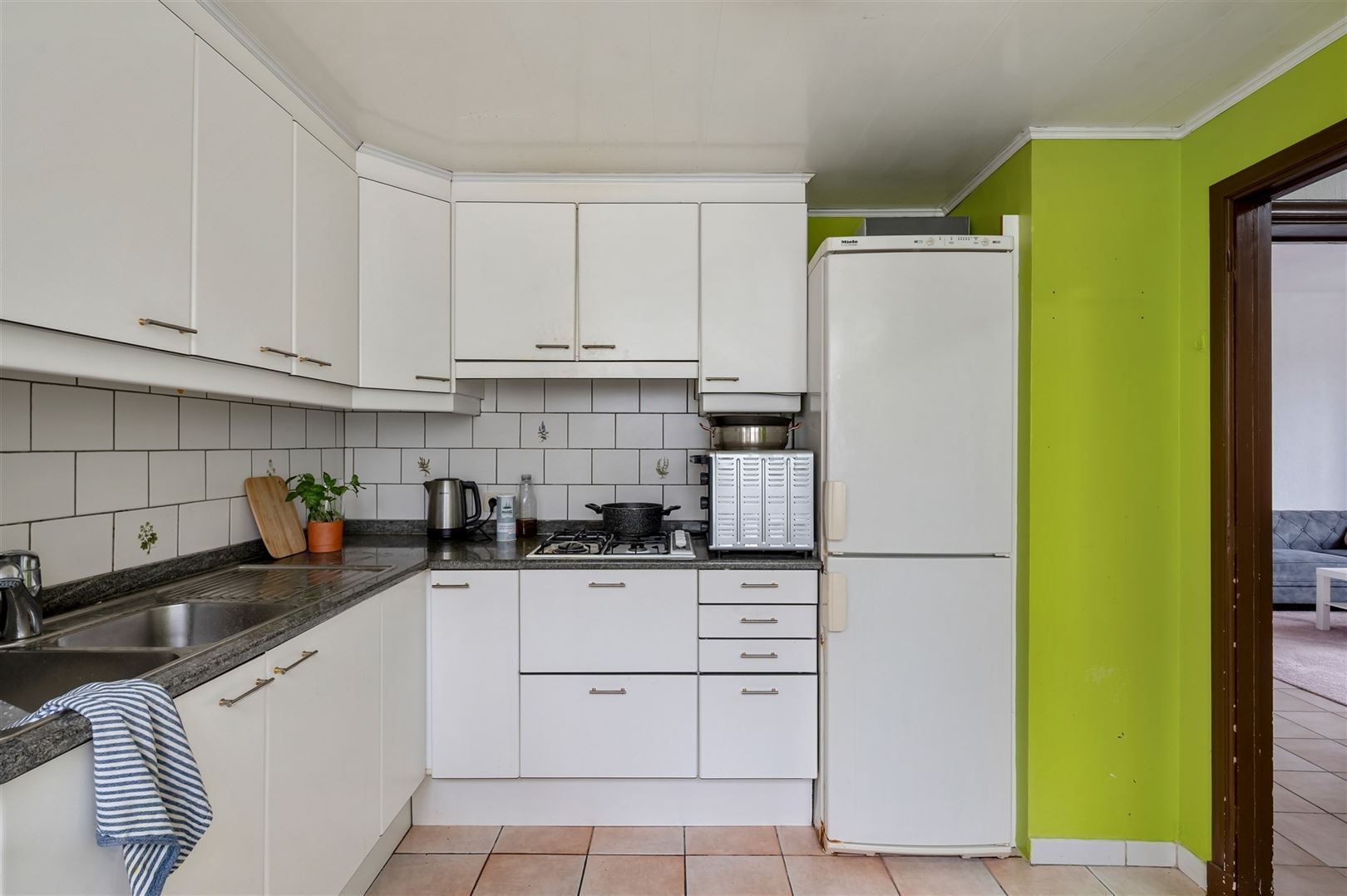 Verzorgd appt 2 slk met  privébergingen in hartje Merksem foto 9