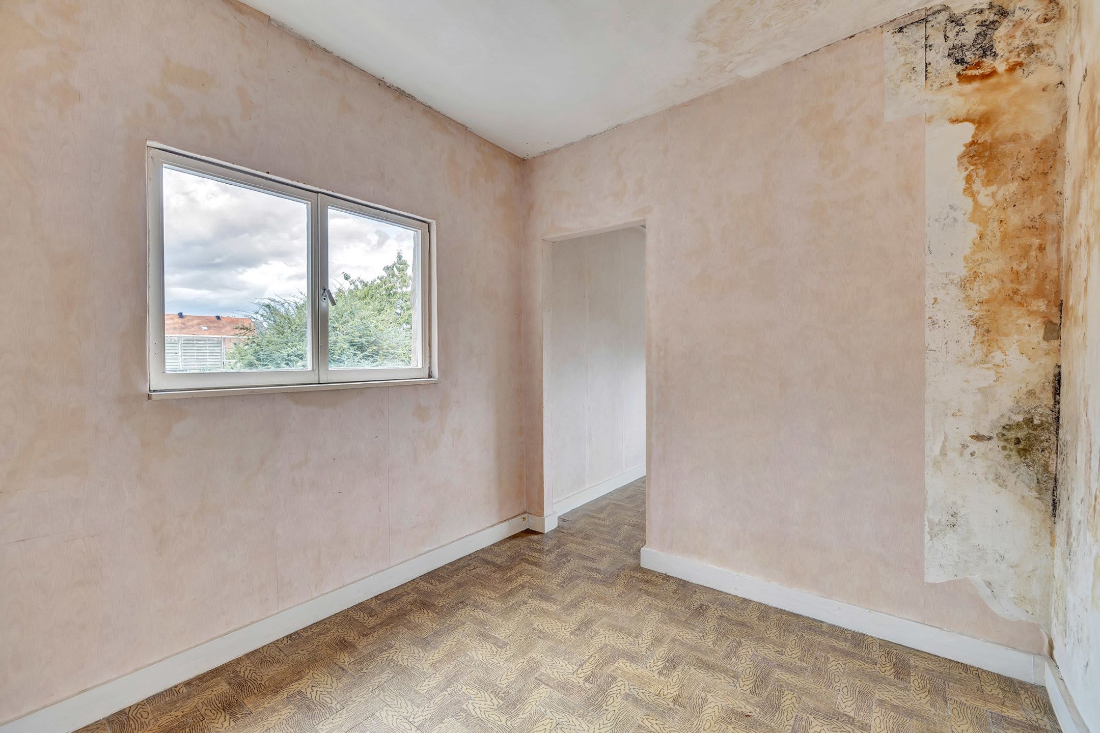 Charmante te renoveren woning met 4 slpks en tuin foto 22