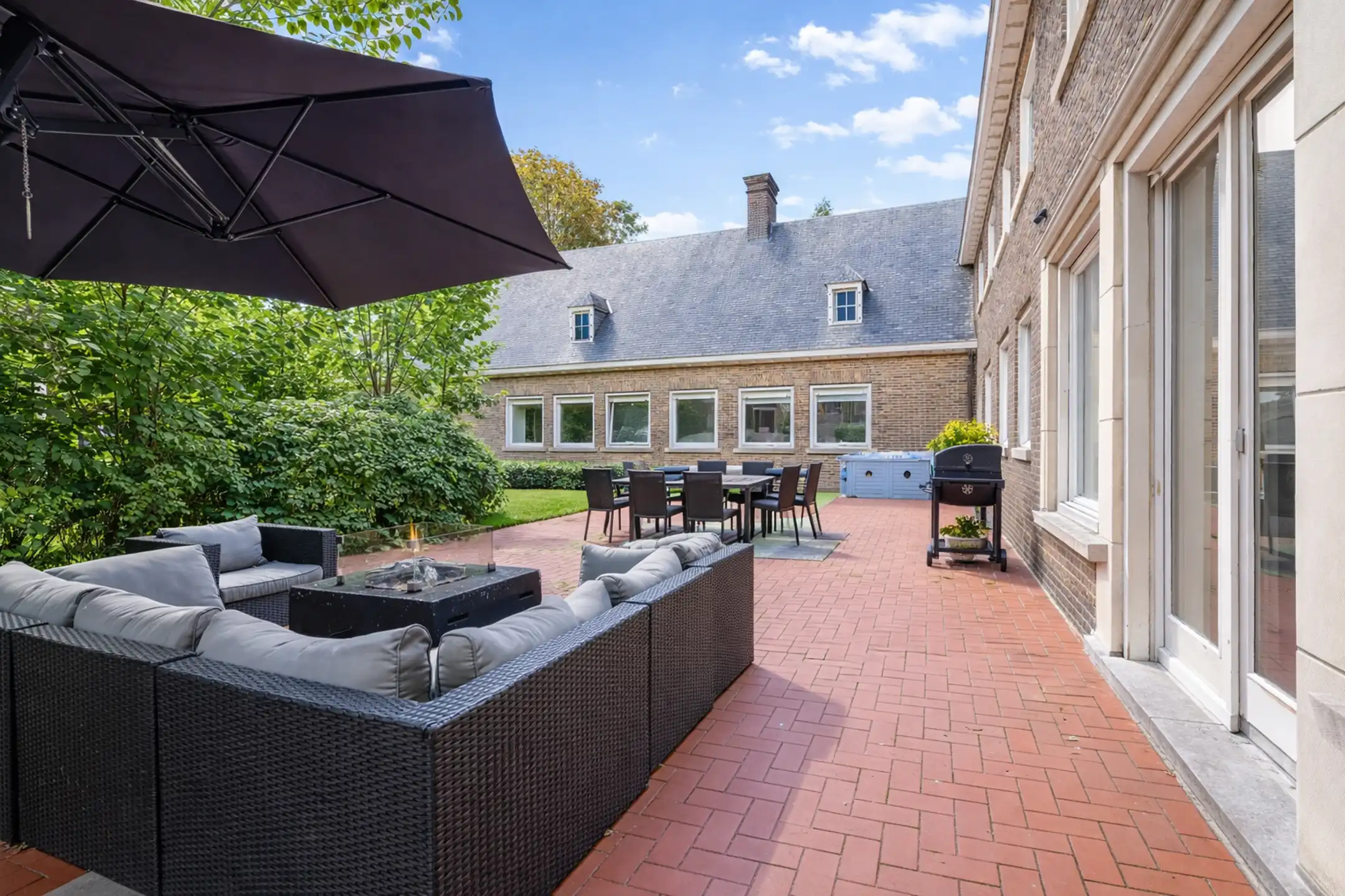 Riante te renoveren villa met grote tuin in centrum Rumbeke foto 12