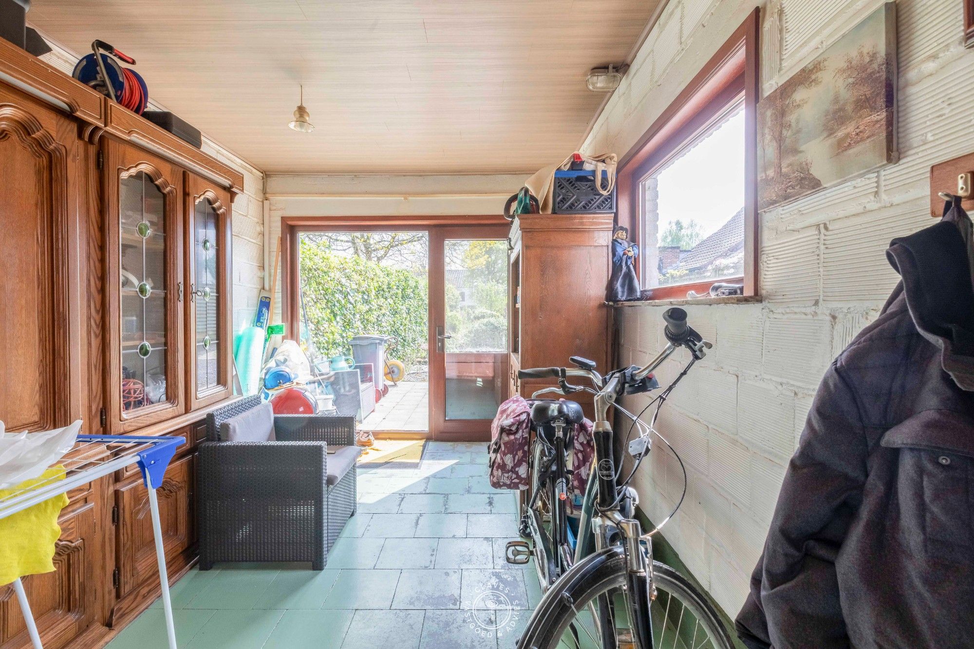 Halfopen gezinswoning met oprit en diepe tuin op centrale locatie foto 6