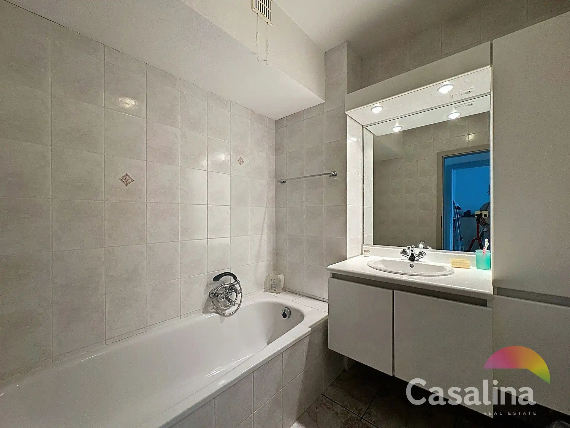 Gemengd gebouw bestaande uit 2 handelsruimtes en 4 woonunits foto 13