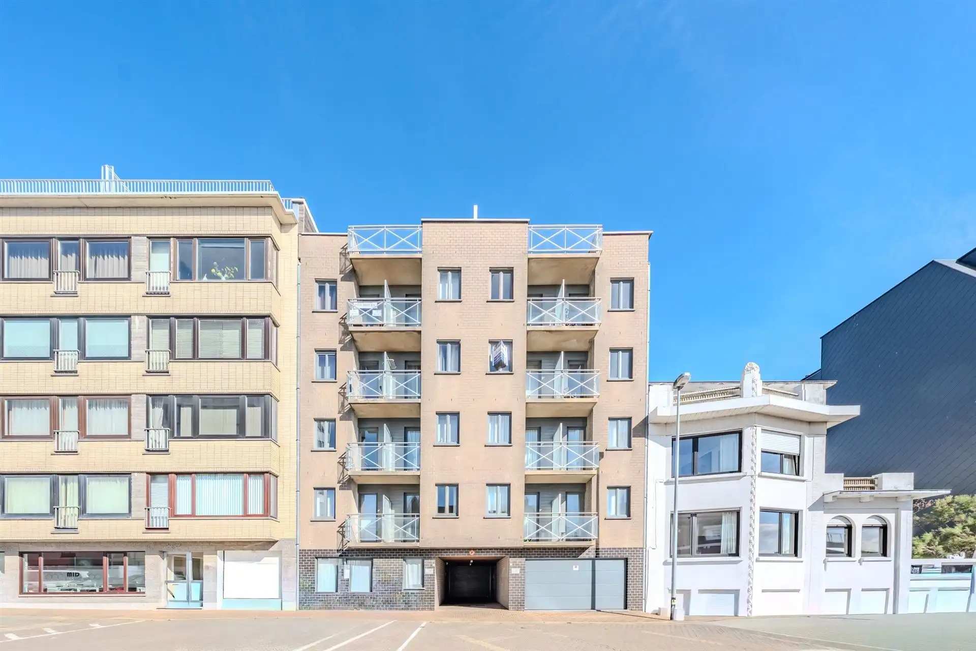 studio foto {{pictureIndex}}