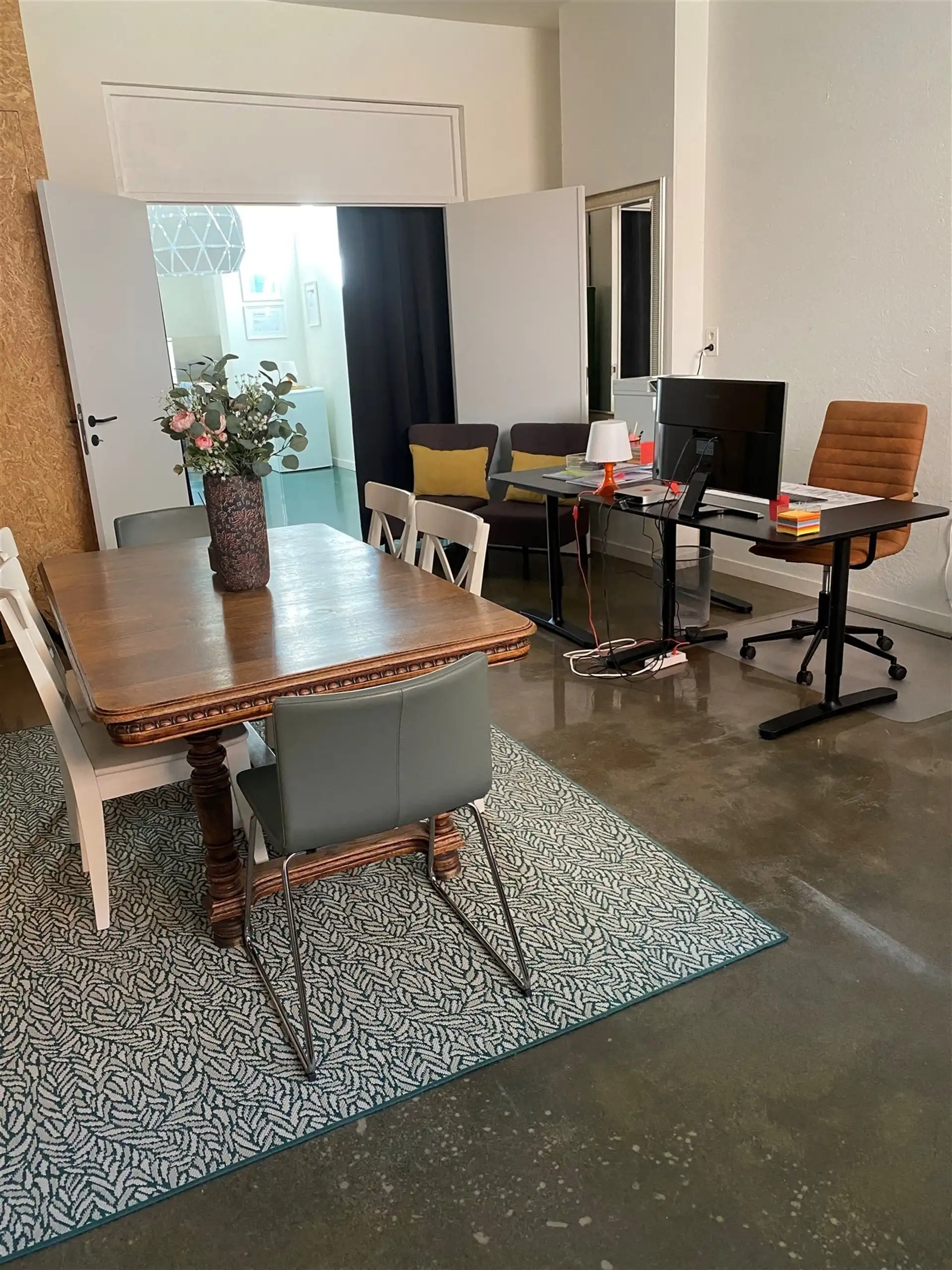 Gelijkvloerse kantoorruimte met kelder en terras. foto 15