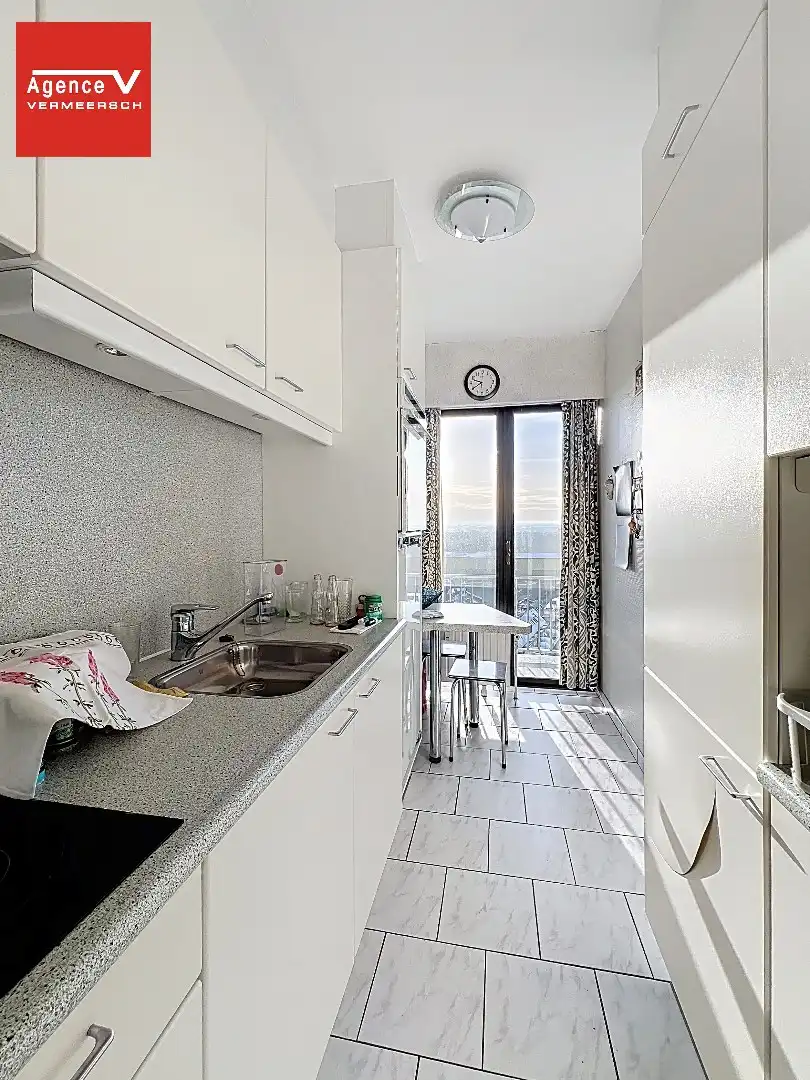 2-slaapkamerappartement met panoramisch zicht op stad én zee VERKOCHT NA EERSTE BEZOEKDAG! foto 11