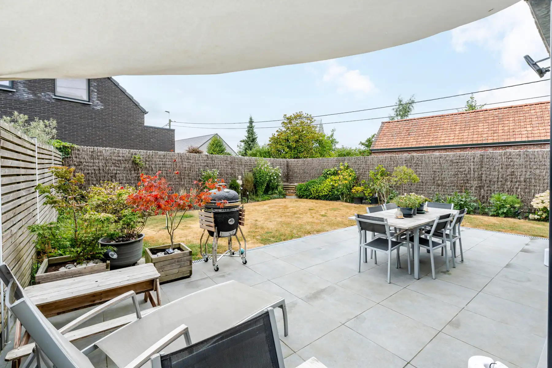 Gezellige recente halfopen bebouwing met tuin en staanplaatsen foto 22