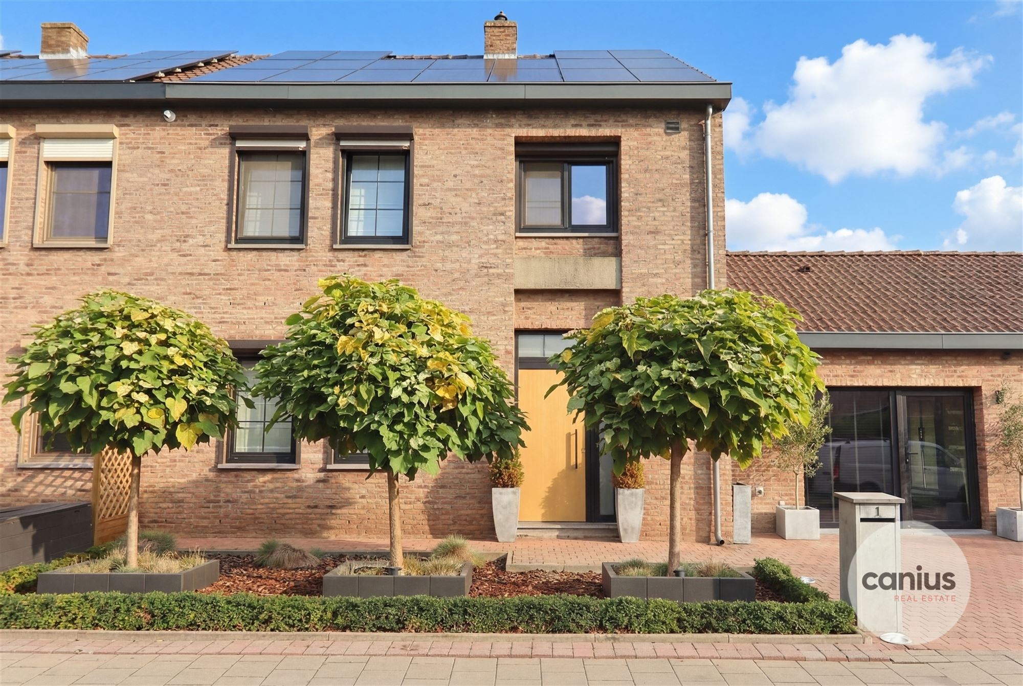 INSTAPKLARE, ENERGIEZUINIGE WONING MET DRIE SLAAPKAMERS IN SINT-TRUIDEN foto {{pictureIndex}}