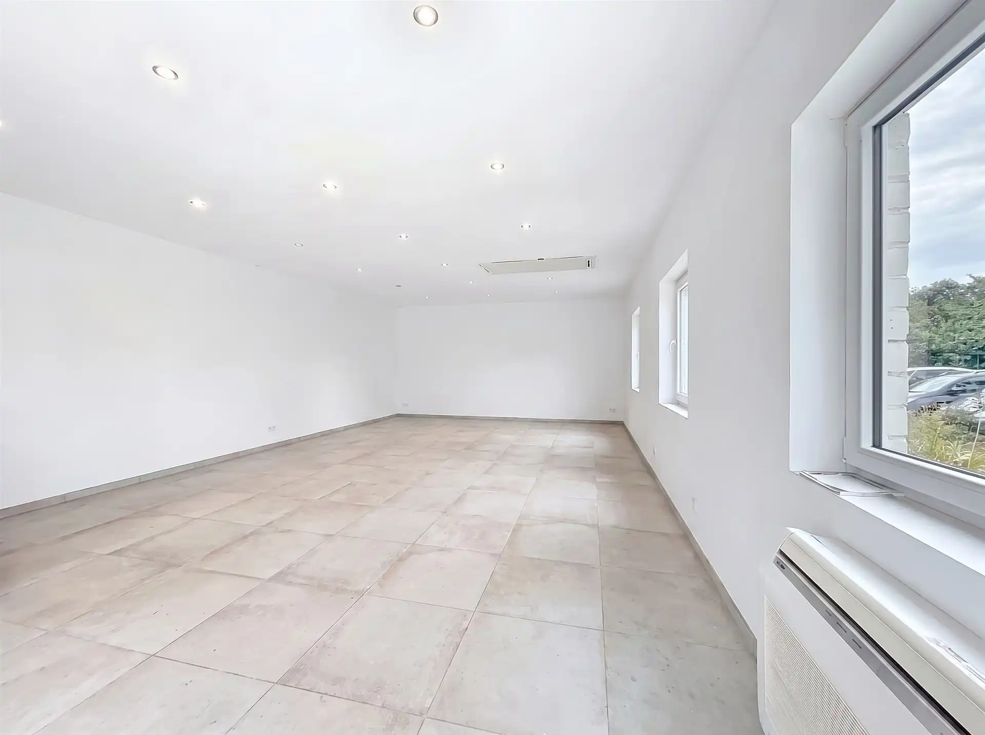 Woning met magazijn en kantoor op perceel van 2185m² foto 20