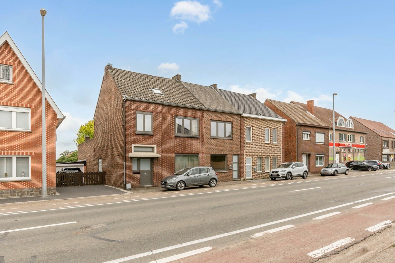 Goed gelegen woning te koop foto 1