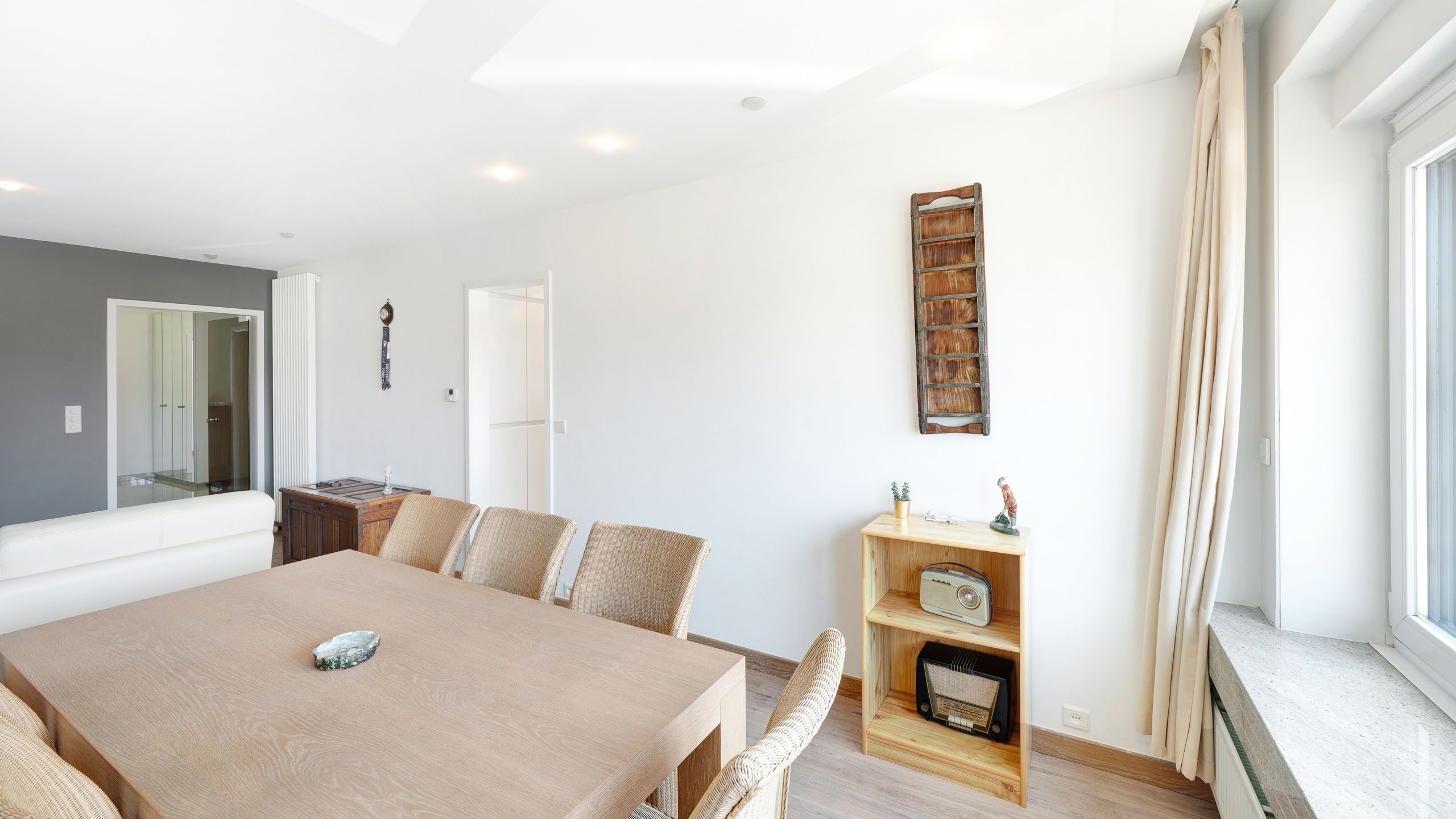 Ruim 3-slpk appartement met vrij uitzicht op de Koningslaan  foto 12