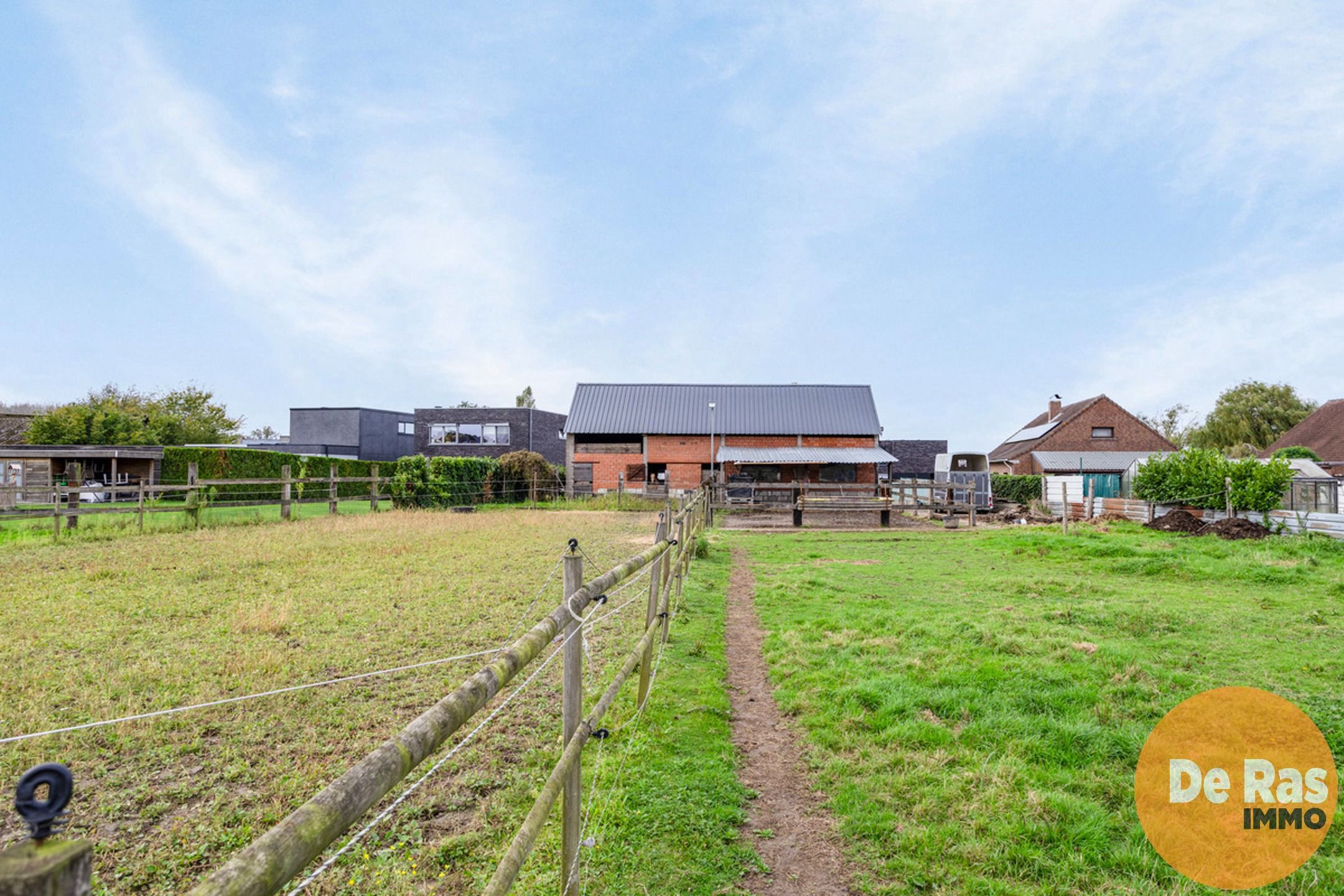 MASSEMEN - Landelijke woning met magazijn/ paardenstal foto 24