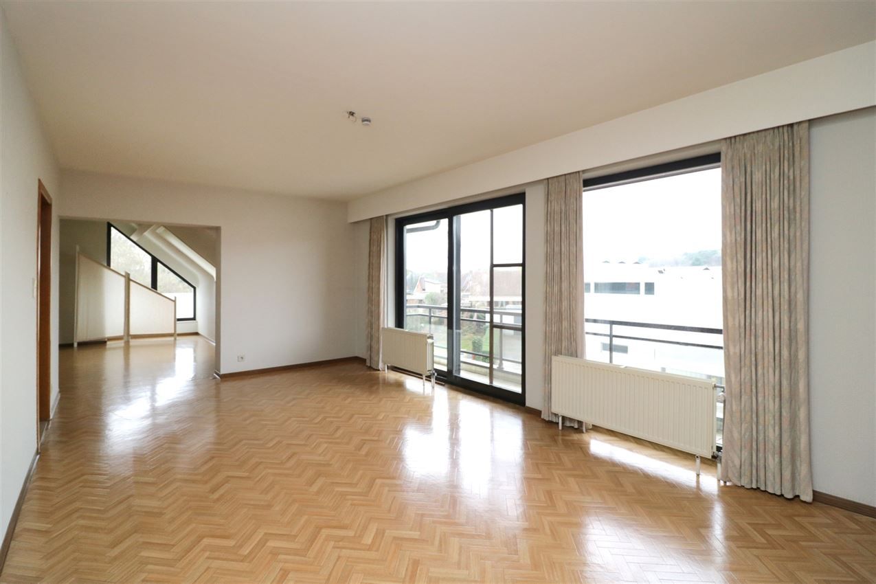 Centraal gelegen appartement met 3 slpk., garage en terras foto 3