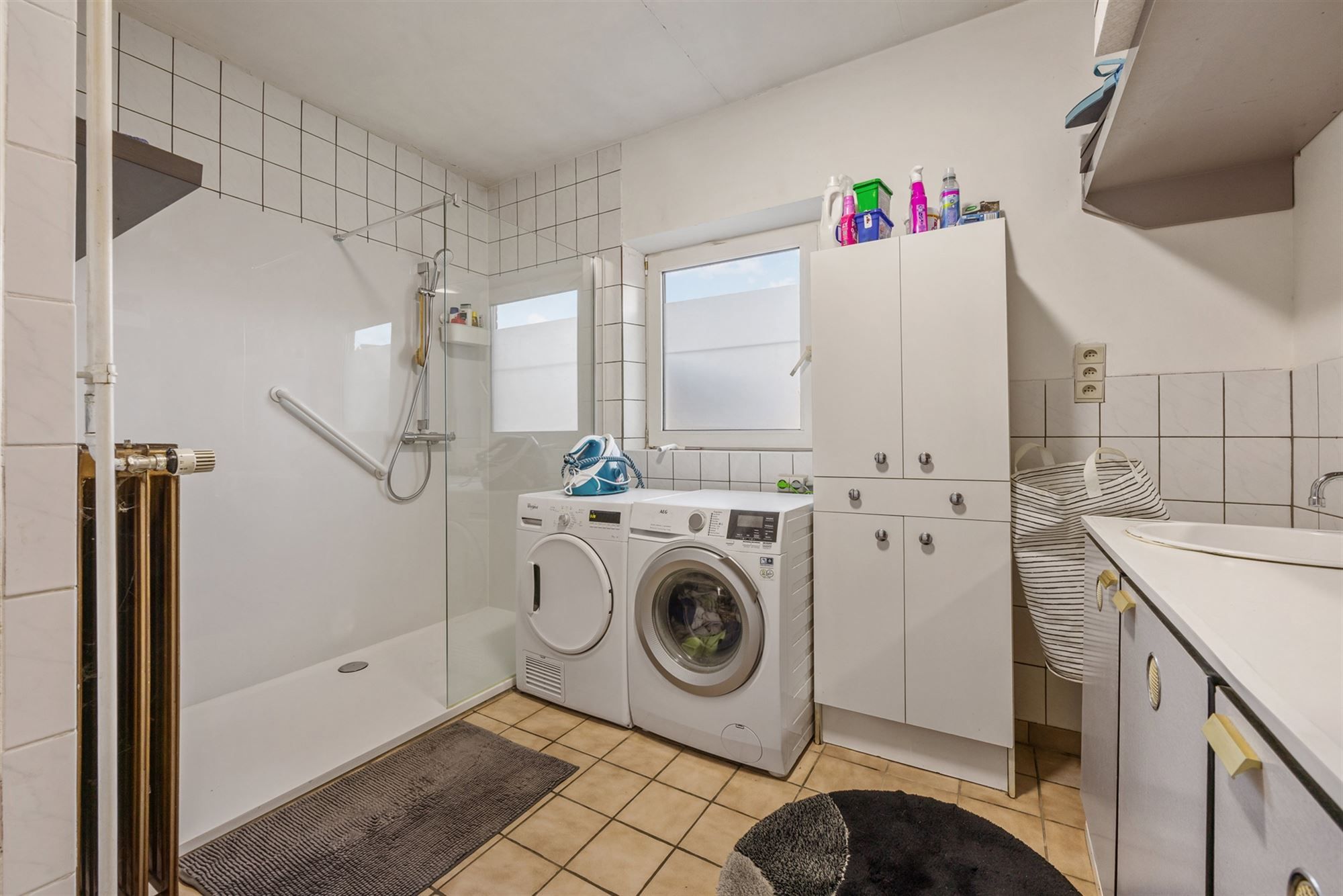 CHARMANTE,DEELS GERENOVEERDE WONING , GEEN RENOVATIEPLICHT !  foto 11