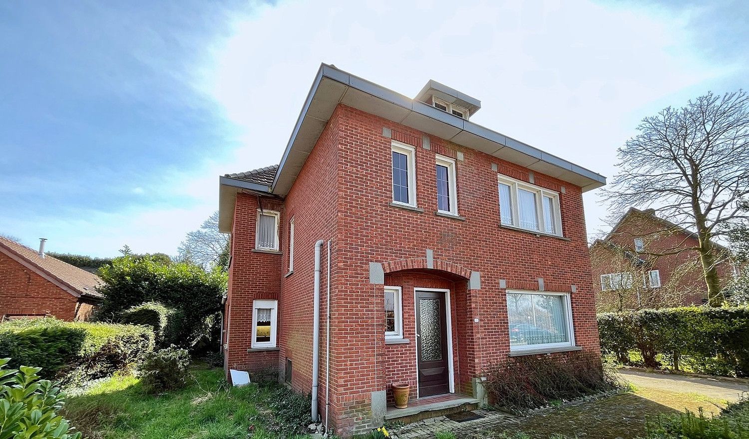 Ruime woning met stallingen op 1.070 M² te Overpelt foto 2