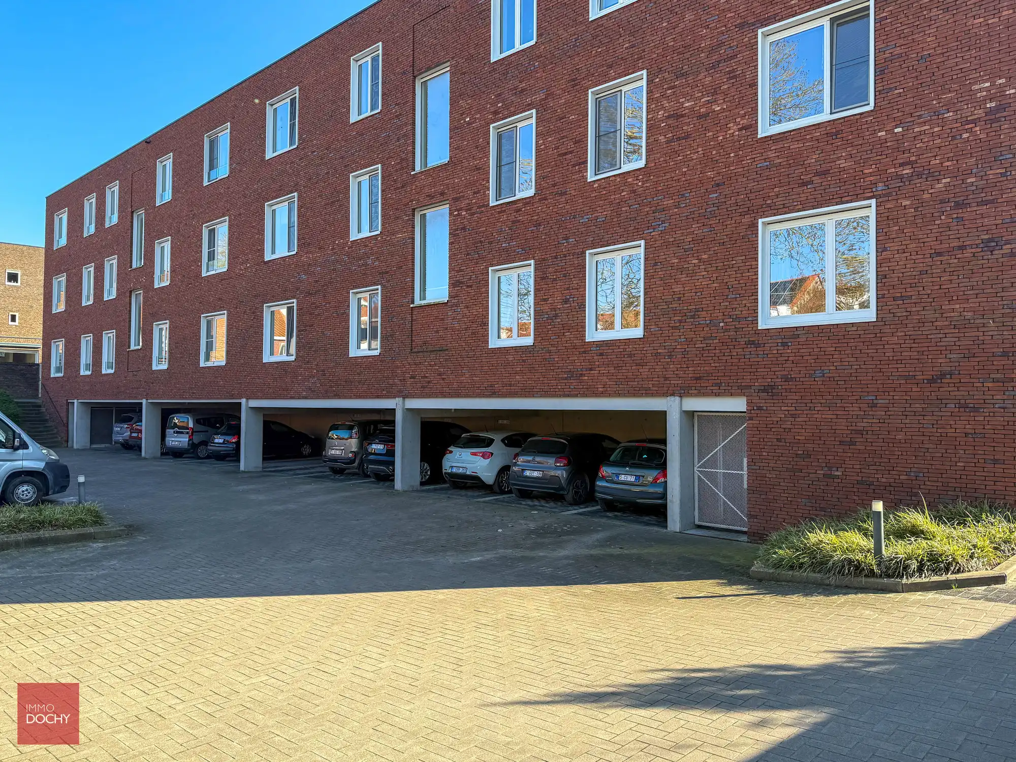 Ruim recent en energiezuinig appartement nabij Sint-Rochuskerk foto 16