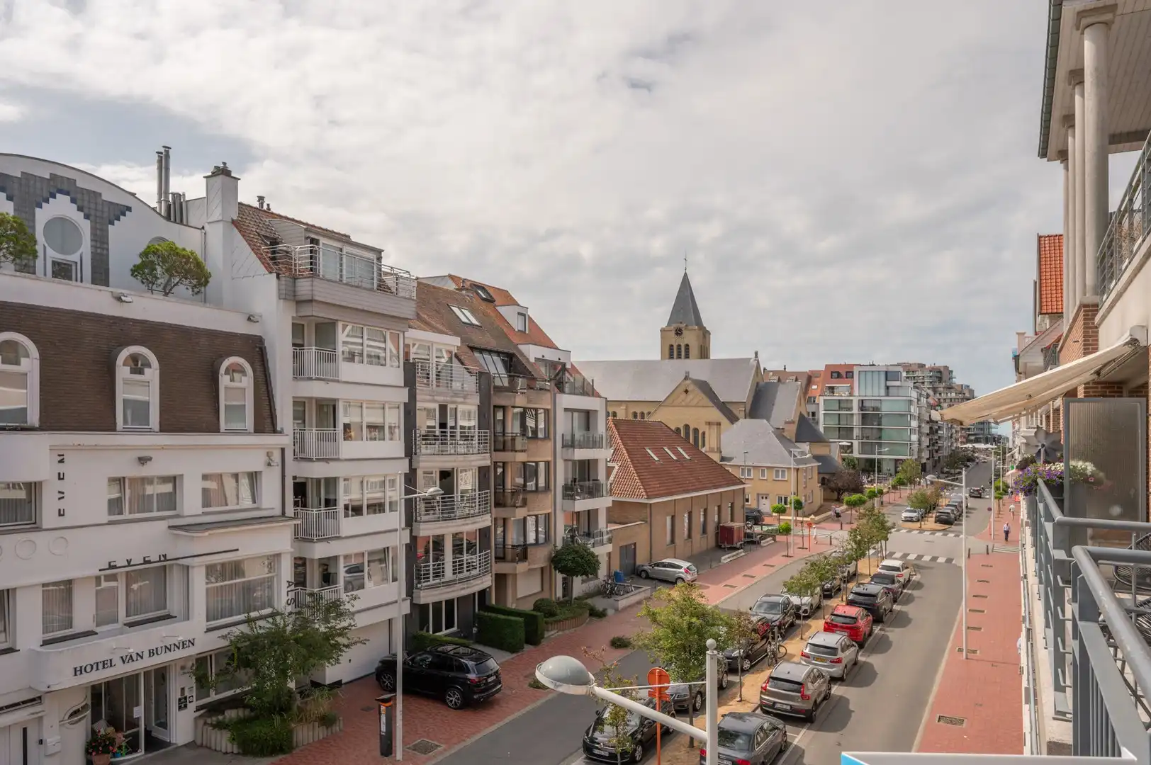 Prachtig en lichtrijk appartement op enkele stappen van de Dumortierlaan. foto 7