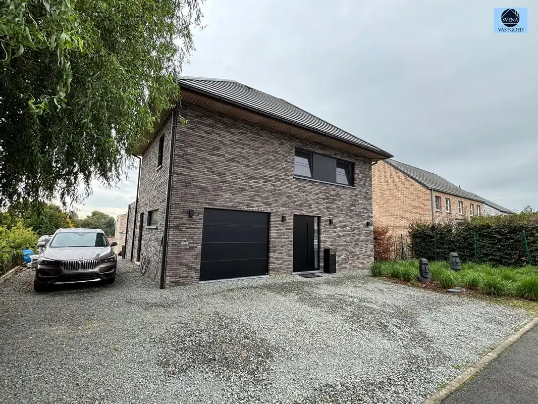 LUXUEUZE RECENTE WONING MET 3 SLAAPKAMERS, GARAGE EN TUIN foto 3