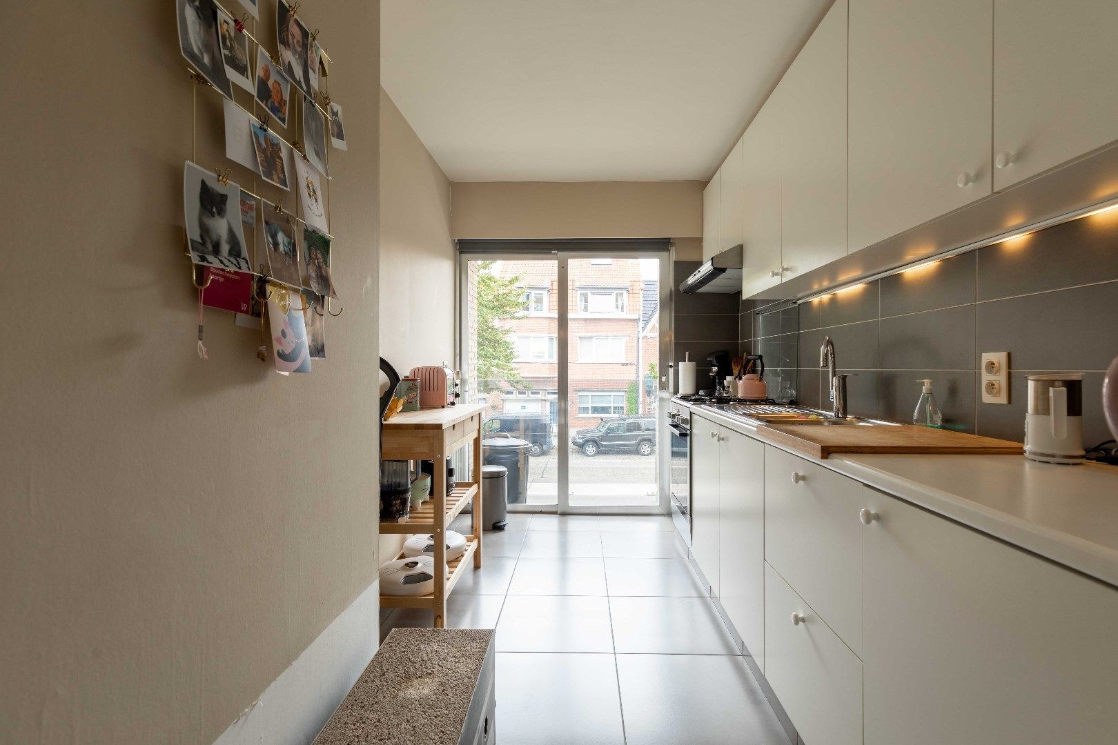 Instapklaar appartement met twee slaapkamers en zonneterrasje in de aller beste buurt: Kristus-Koning.  foto 3