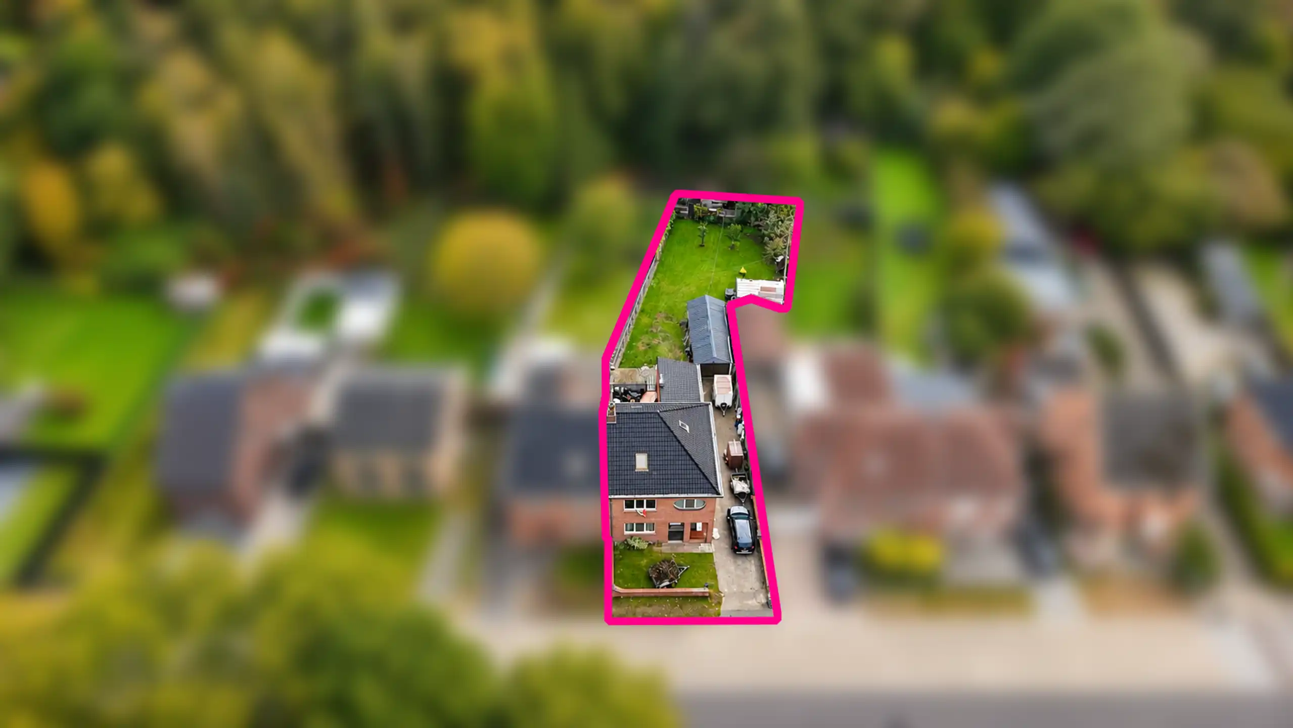 Instapklare halfopen bebouwing met zonnige tuin en garagebox foto 23