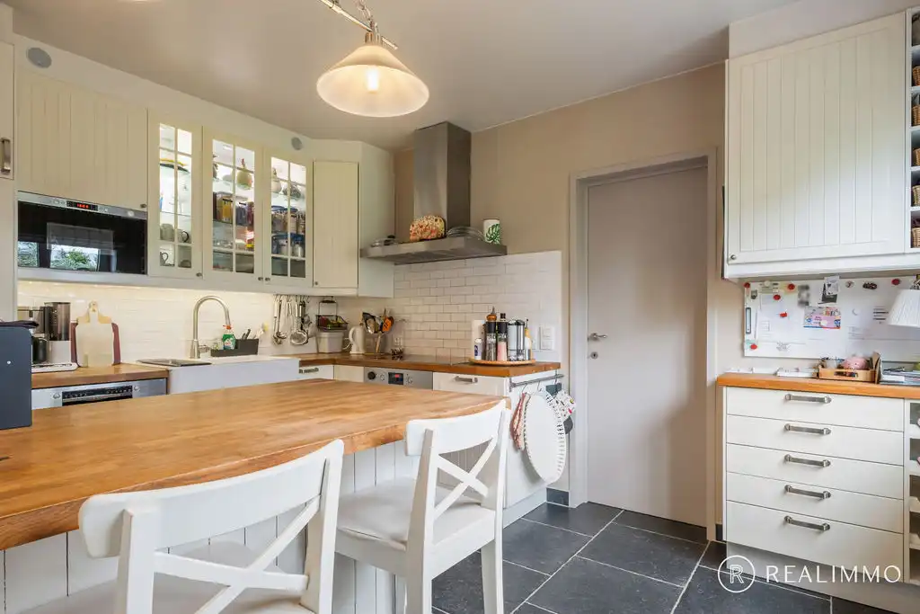 Stijlvolle en tot in de puntjes verzorgde alleenstaande woning met 4 slaapkamers. foto 8