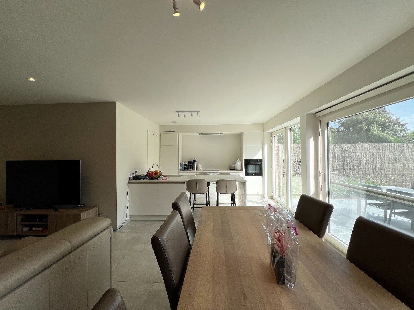 Gezellige nieuwbouwwoning met zonnige tuin en garage foto 4