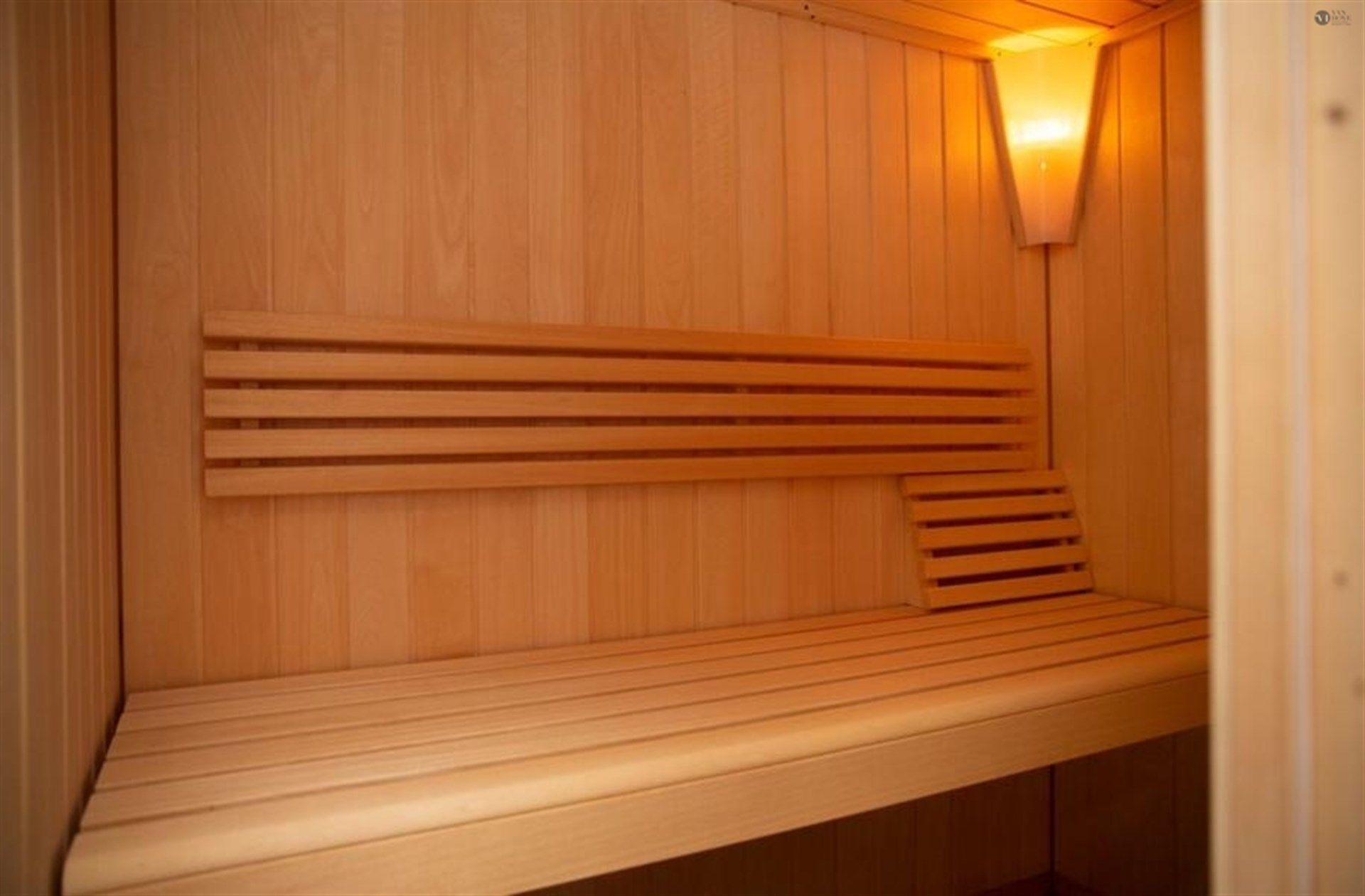 Moderne assistentiewoning met ondergrondse autostaanplaats foto 19