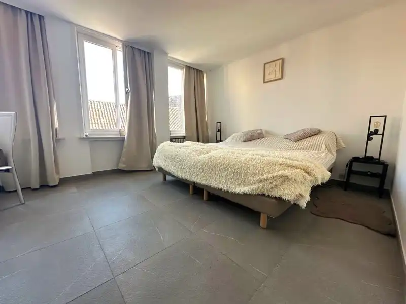 Instapklaar lichtrijk appartement op centrale locatie te Brugge! foto 5