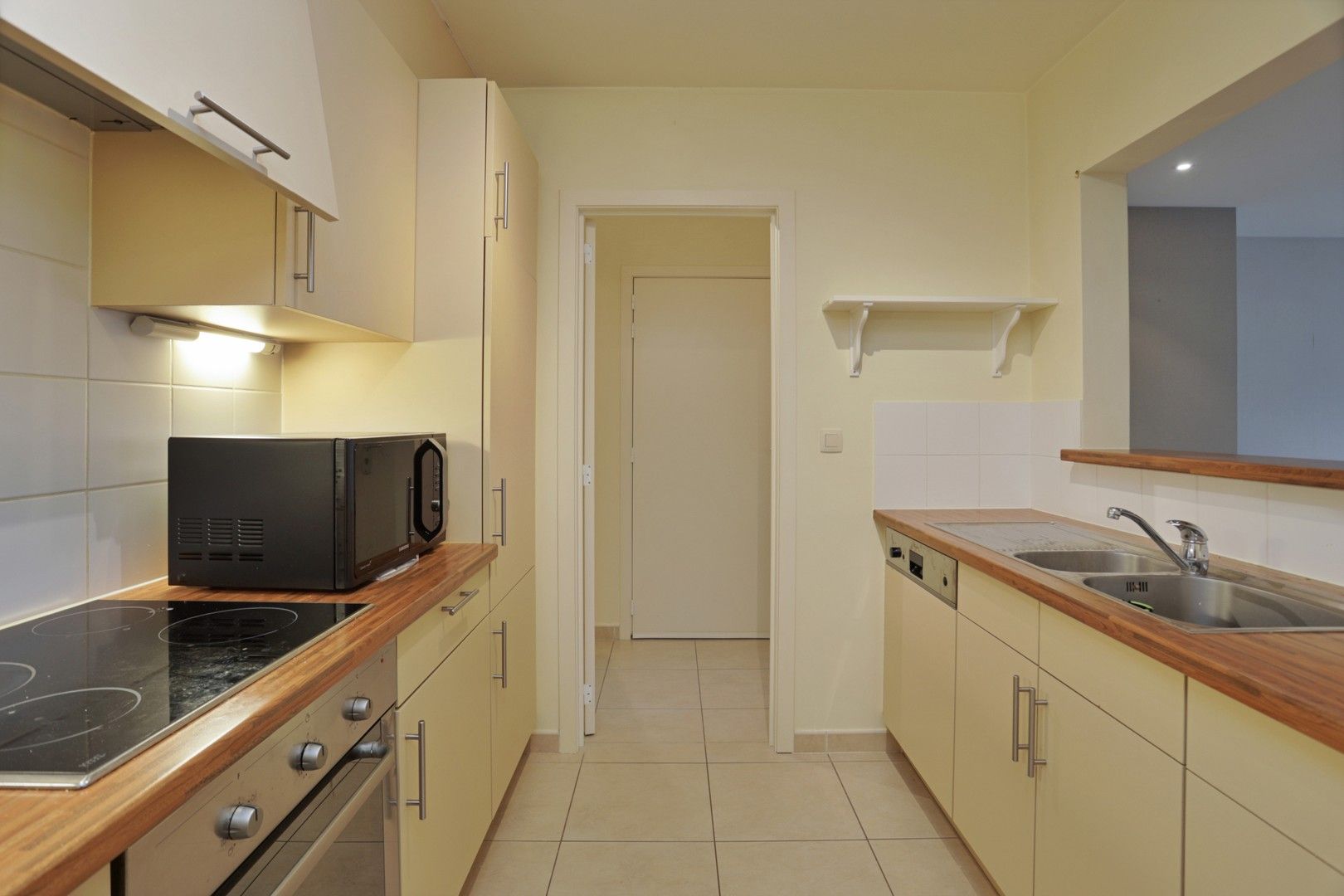 TOPLOCATIE! GOED ONDERHOUDEN, RUIM, INSTAPKLAAR 2-SLPK-APP MET 2 GROTE TERRASSEN foto 6