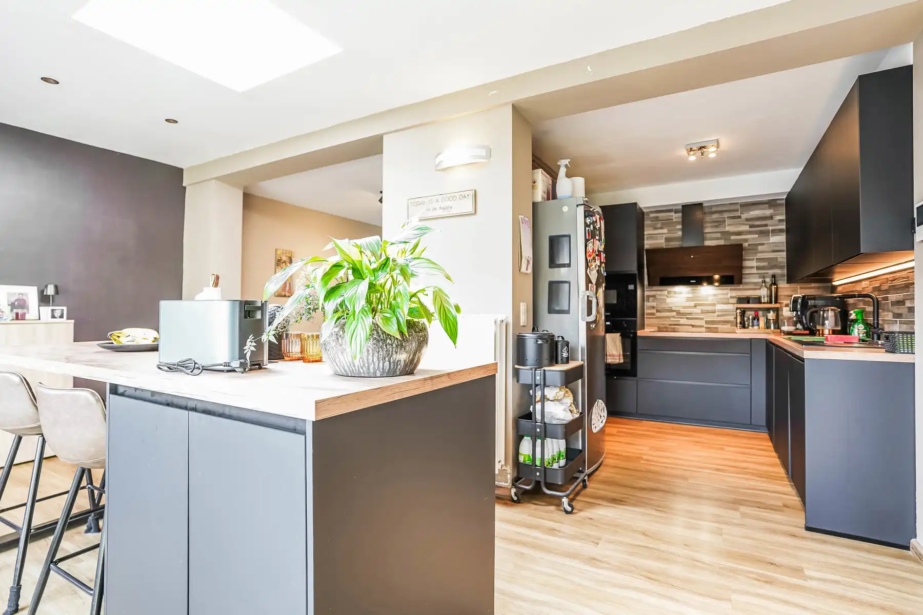 Mooi gerenoveerde & instapklare 3-gevel woning te Londerzeel foto 11
