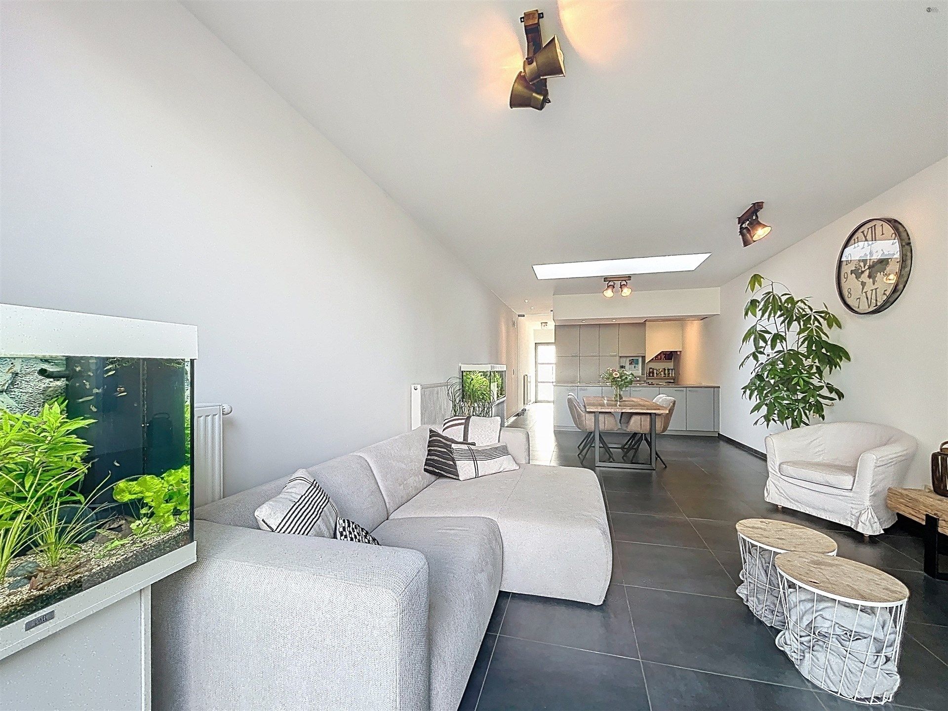 Instapklare moderne woning met 2 slaapkamers en gezellige tuin op toplocatie! foto 6