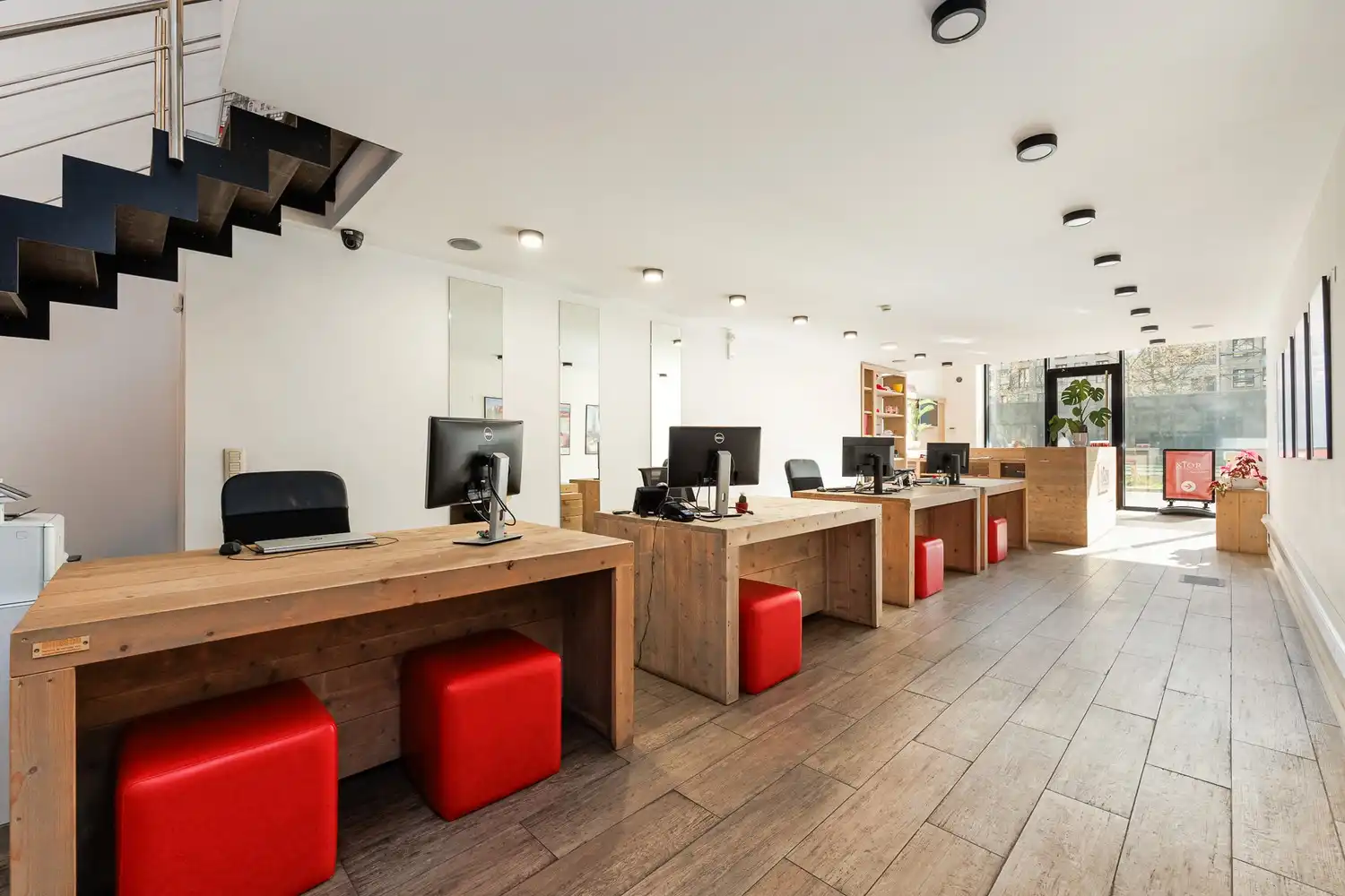 Zeer ruim handelspand van 341 m² in hartje Antwerpen! foto {{pictureIndex}}