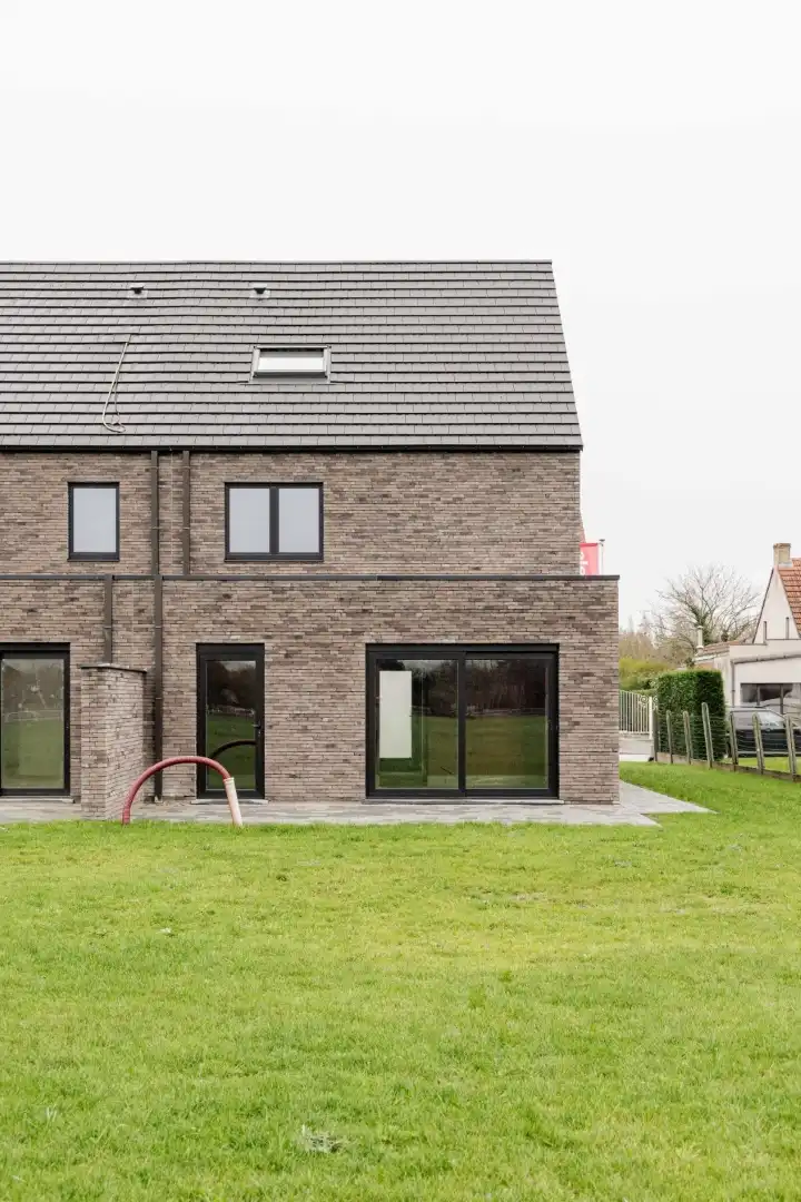 Energiezuinige halfopen bebouwing met ruime tuin foto 4