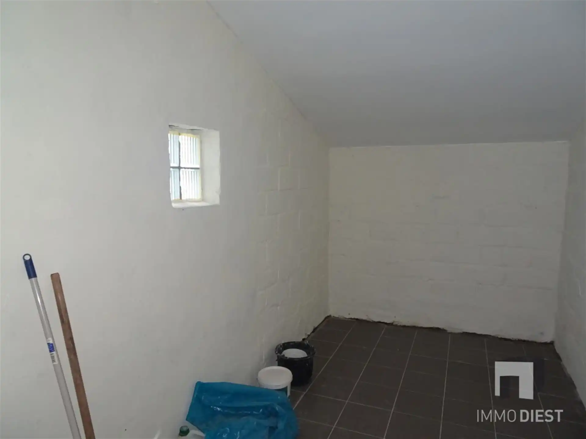 Ruime instapklare woning met koer foto 20