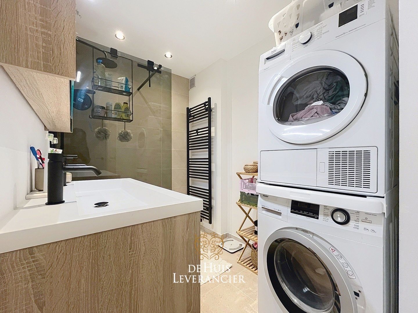 Gerenoveerd appartement met 2 slaapkamers, garagebox en berging te koop in Edegem foto 17