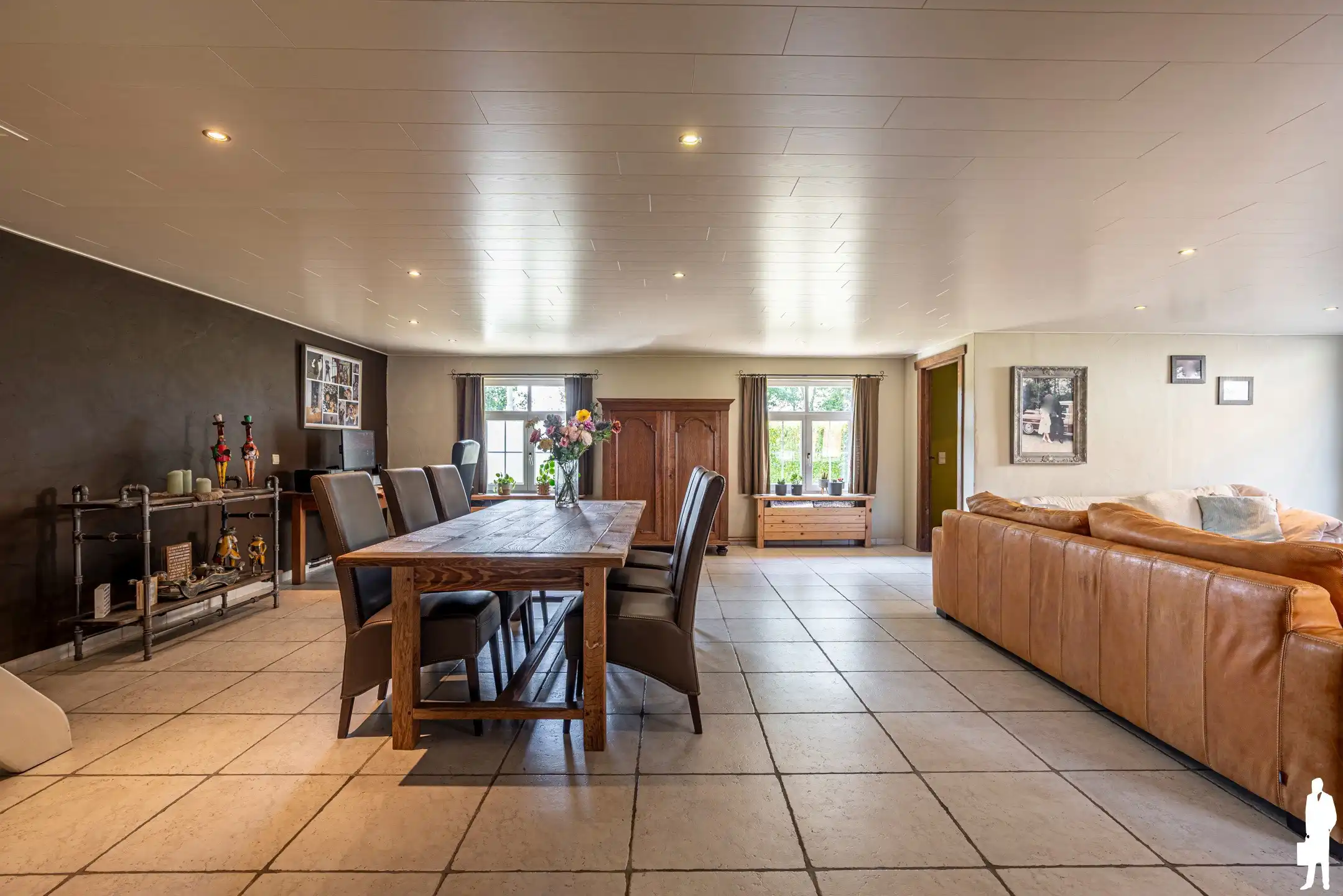 Vrijstaande villa met 4 slpk. gelegen op de dijk van kanaal  foto 9