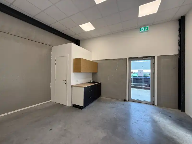 Magazijn van 288 m² +  mezzanine 160 m² en 2 parkeerplaatsen + buitenopslag foto 13