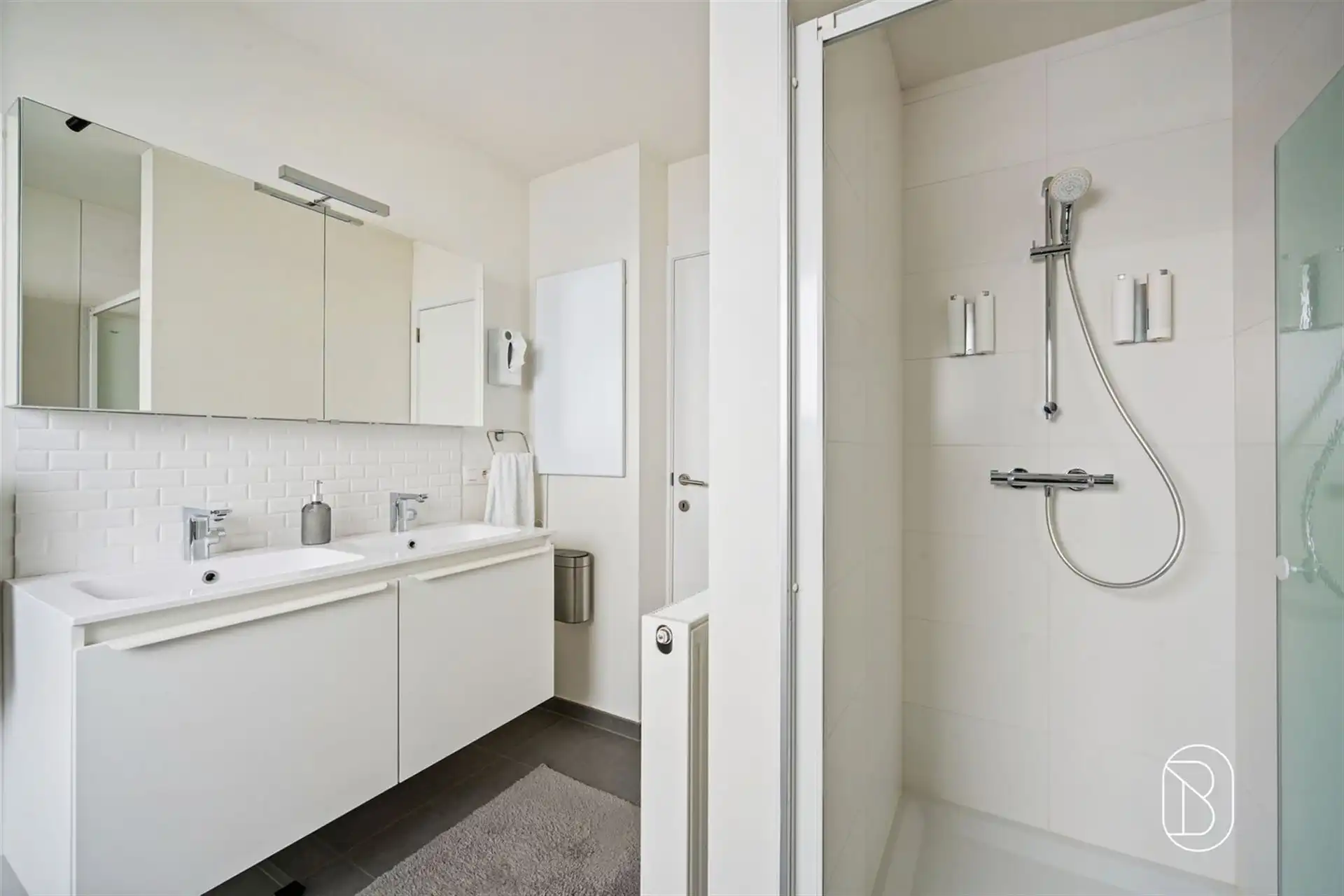 Recente en energiezuinige woning met 3 slk en garagebox foto 18